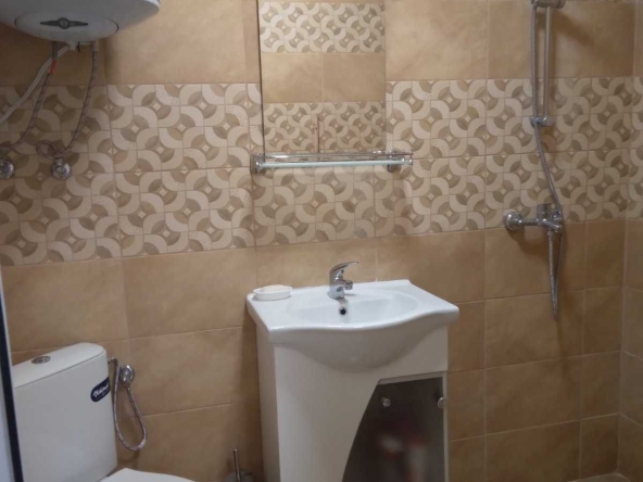 Дава се под наем Двустаен апартамент в Бургас, Лазур - 45 кв.м за 306 € - Снимка #1