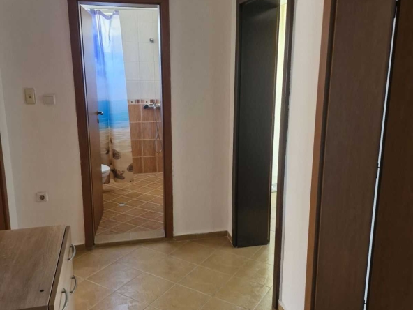 Дава се под наем Тристаен апартамент в Несебър - 80 кв.м за 612 € - Снимка #1