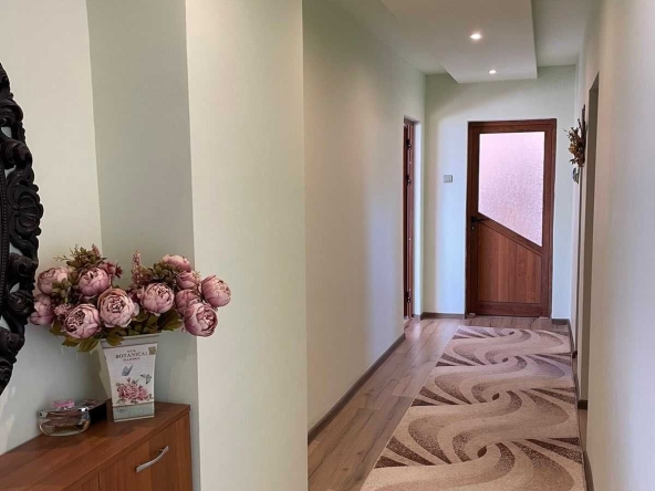 Четиристаен апартамент в Варна, Галата - 147 кв.м за 1269 €/кв.м - Снимка #1