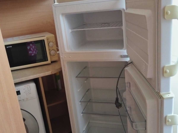 Дава се под наем Едностаен апартамент в Бургас, Център - 40 кв.м за 325 € - Снимка #1