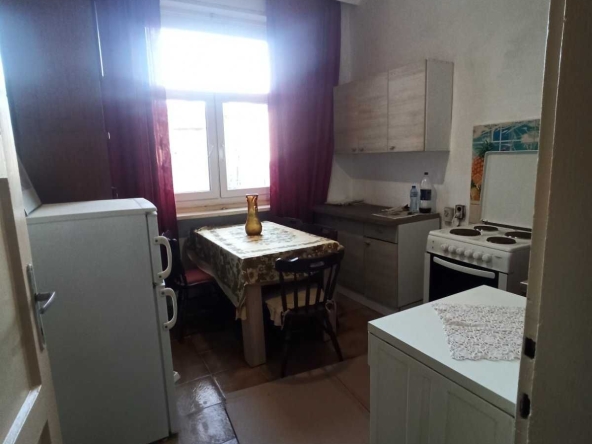 Дава се под наем Двустаен апартамент в Бургас, Център - 65 кв.м за 375 € - Снимка #1