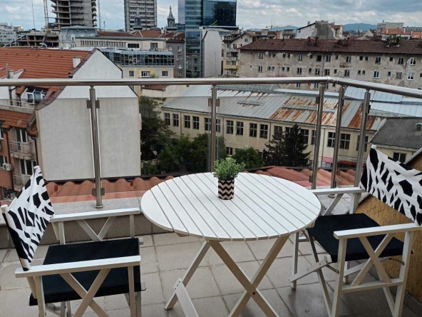 Дава се под наем Ателие в София, Център - 31 кв.м за 306 € - Снимка #1