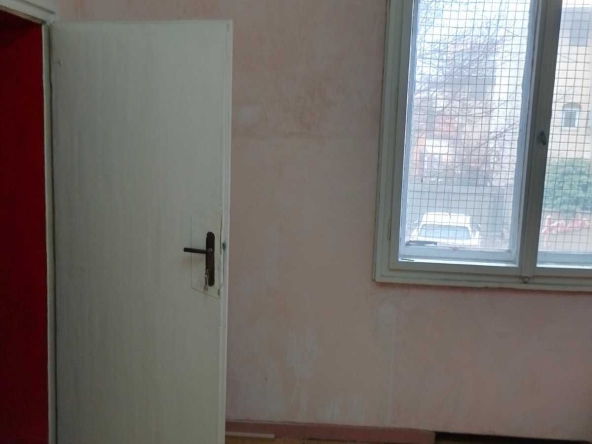 Дава се под наем Склад в Перник, Център - 15 кв.м за 51 € - Снимка #1