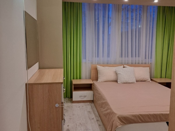 Дава се под наем Тристаен апартамент в Ямбол, Аврен - 64 кв.м за 204 € - Снимка #1