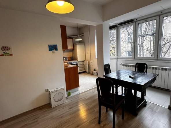 Дава се под наем Тристаен апартамент в София, Център - 110 кв.м за 650 € - Снимка #1
