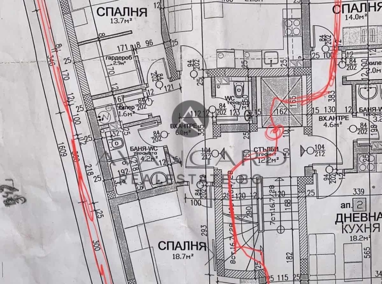 Тристаен апартамент в Пловдив, Център - 109 кв.м за 2995 €/кв.м - Снимка #1