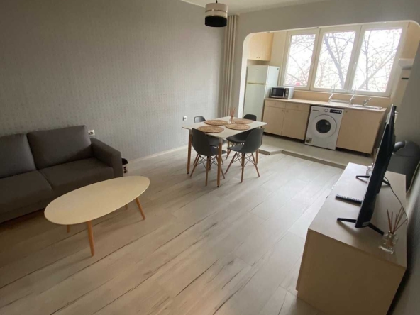 Дава се под наем Тристаен апартамент в ж.Южен парк - 68 кв.м за 459 € - Снимка #1