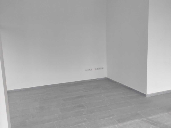 Дава се под наем Магазин в Бургас, Изгрев - 120 кв.м за 1250 € - Снимка #1