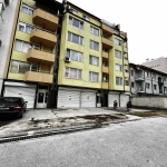 Дава се под наем Тристаен апартамент в Пазарджик, Център - 60 кв.м за 280.5 € - Снимка #1