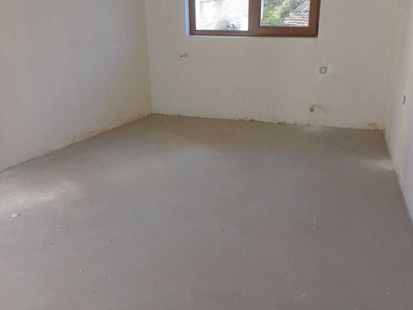 Тристаен апартамент в Разград, Център - 100 кв.м за 873 €/кв.м - Снимка #1