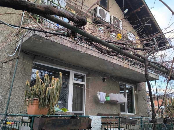 Къща в София, Център - 180 кв.м за 917 €/кв.м - Снимка #1