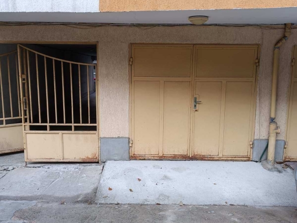 Дава се под наем Гараж / Паркомясто в Бургас, Възраждане - 19 кв.м за 127.5 € - Снимка #1