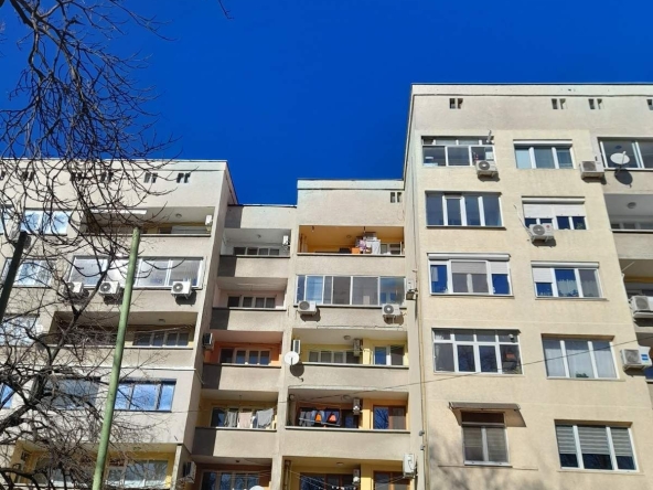 Тристаен апартамент в Силистра, Център - 87 кв.м за 880 €/кв.м - Снимка #1