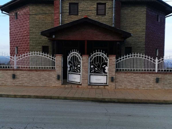 Къща в Тутракан - 348 кв.м за 696 €/кв.м - Снимка #1