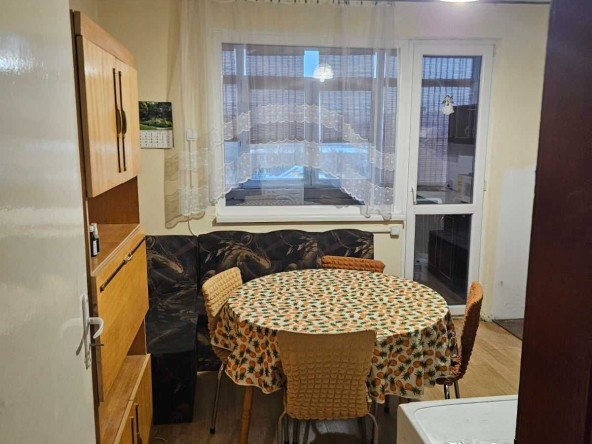 Дава се под наем Едностаен апартамент в Русе, Център - 52 кв.м за 193.8 € - Снимка #1