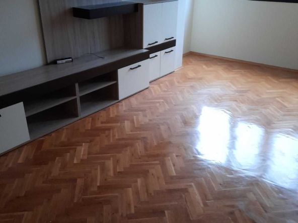 Дава се под наем Двустаен апартамент в Бургас, Славейков - 65 кв.м за 200 € - Снимка #1