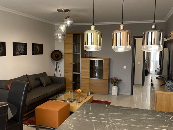 Дава се под наем Тристаен апартамент в Пловдив, Кършияка - 85 кв.м за 800 € - Снимка #1