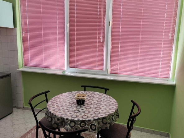 Дава се под наем Двустаен апартамент в Бургас, Лазур - 64 кв.м за 450 € - Снимка #1