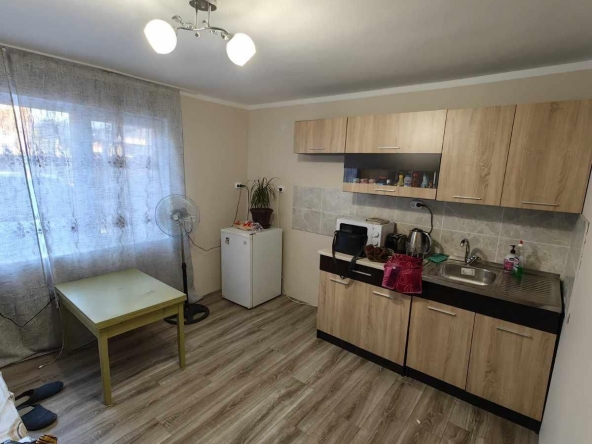 Дава се под наем Едностаен апартамент в Пловдив, Коматево - 30 кв.м за 153 € - Снимка #1