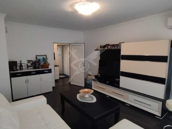 Тристаен апартамент в Бургас, Славейков - 82 кв.м за 1952 €/кв.м - Снимка #1