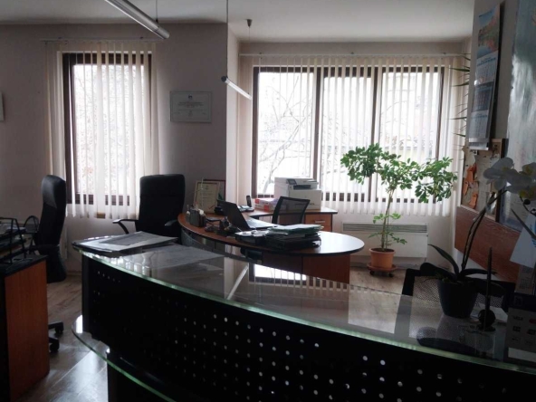 Дава се под наем Офис в Варна, Център - 120 кв.м за 765 € - Снимка #1