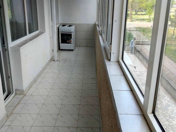 Дава се под наем Двустаен апартамент в Бургас, Славейков - 71 кв.м за 153 € - Снимка #1