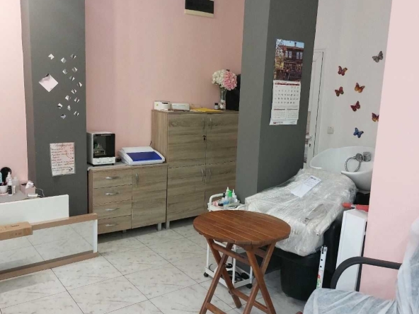 Дава се под наем Магазин в Бургас, Меден рудник - зона А - 43 кв.м за 200 € - Снимка #1