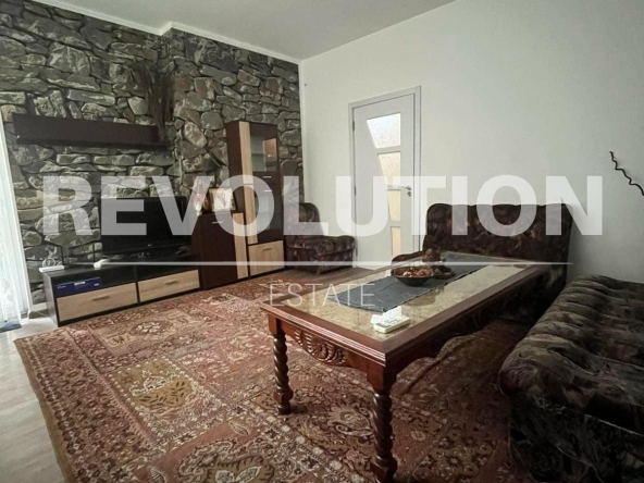 Дава се под наем Тристаен апартамент в Пловдив, Младежки Хълм - 100 кв.м за 500 € - Снимка #1