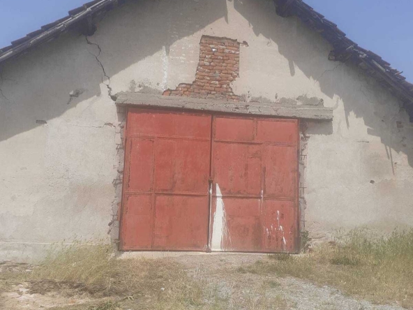 Промишлена сграда в Лом - 485 кв.м за 52 €/кв.м - Снимка #1