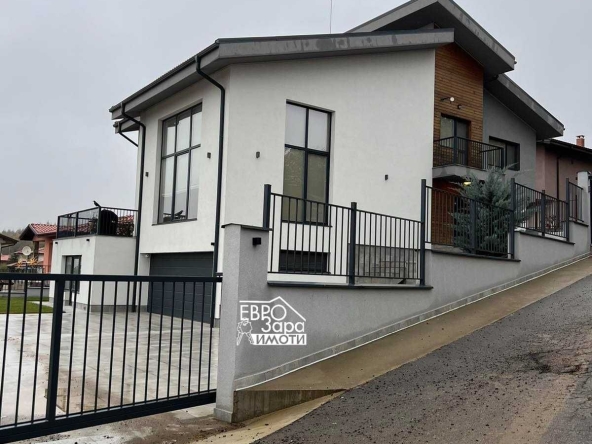 Къща в с. Малка Верея, Област Стара Загора - 395 кв.м за 1330 €/кв.м - Снимка #1