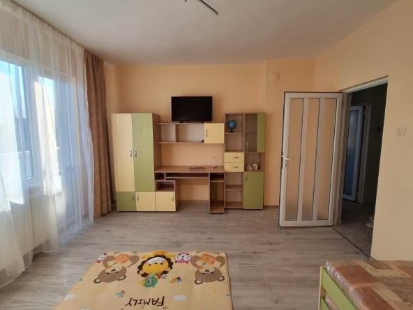 Тристаен апартамент в Чирпан - 122 кв.м за 681 €/кв.м - Снимка #1