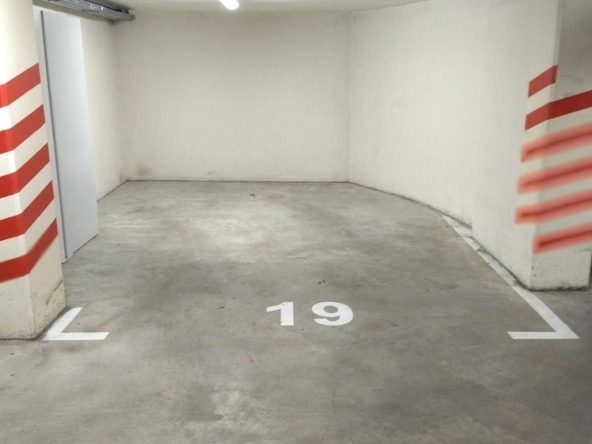 Дава се под наем Гараж / Паркомясто в Варна, Център - 15 кв.м за 153 € - Снимка #1