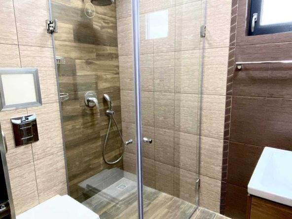 Дава се под наем Тристаен апартамент в Пловдив, Старият град - 88 кв.м за 331.5 € - Снимка #1