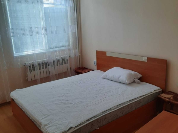 Дава се под наем Тристаен апартамент в Плевен, Идеален център - 70 кв.м за 306 € - Снимка #1