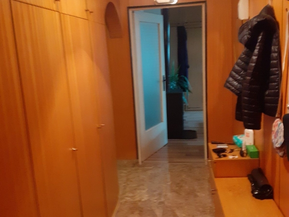 Дава се под наем Двустаен апартамент в Шумен, Боян Българанов 2 - 78 кв.м за 204 € - Снимка #1