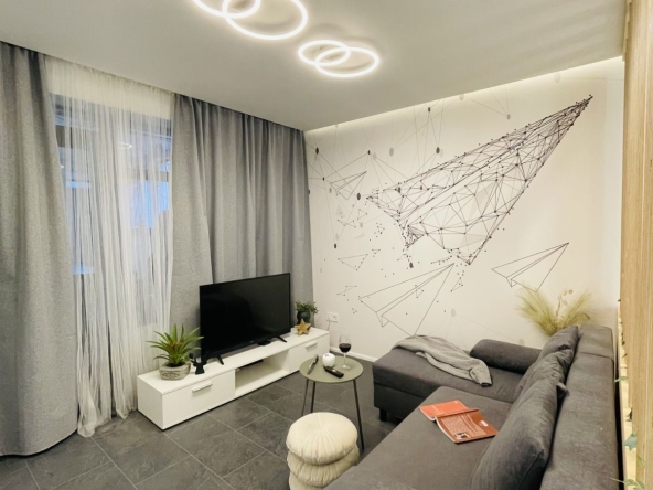 Дава се под наем Двустаен апартамент в Пловдив, Младежки Хълм - 55 кв.м за 445 € - Снимка #1