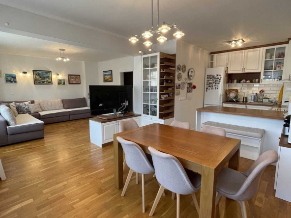 Тристаен апартамент в София, Драгалевци - 90 кв.м за 2223 €/кв.м - Снимка #1