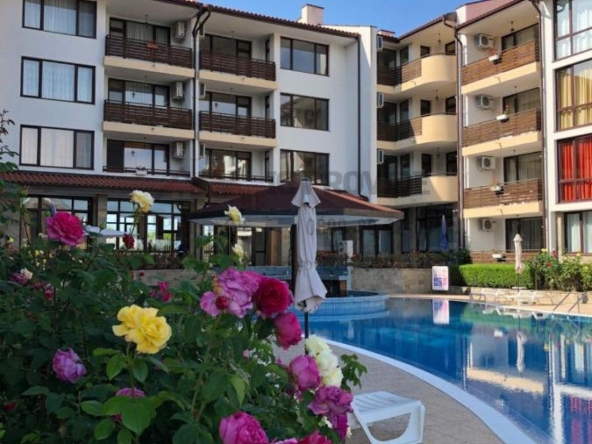 Тристаен апартамент в Несебър - 101 кв.м за 971 €/кв.м - Снимка #1