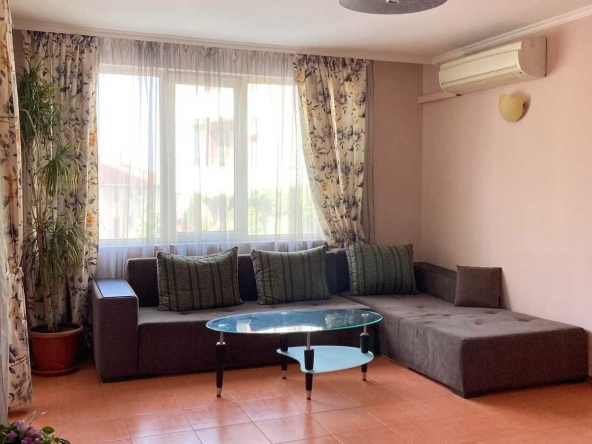 Дава се под наем Тристаен апартамент в Бургас, Славейков - 98 кв.м за 165.75 € - Снимка #1