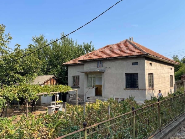 Къща в с. Сомовит, Област Плевен - 140 кв.м за 128 €/кв.м - Снимка #1
