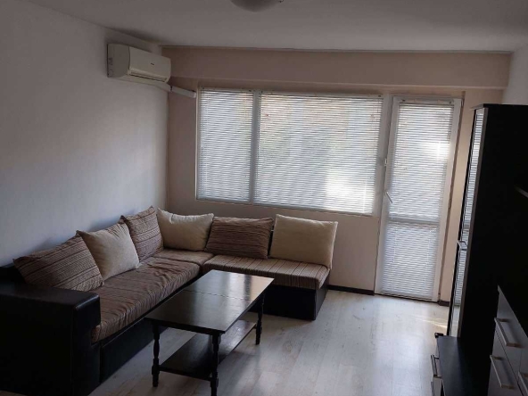 Тристаен апартамент в Бургас, Братя Миладинови - 95 кв.м за 6 €/кв.м - Снимка #1