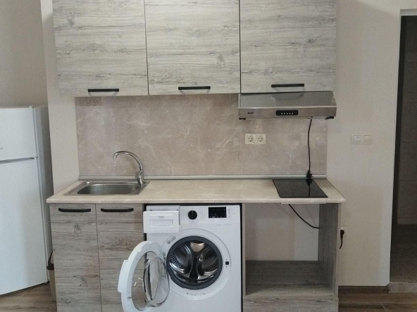 Дава се под наем Едностаен апартамент в Пловдив, Остромила - 65 кв.м за 310 € - Снимка #1