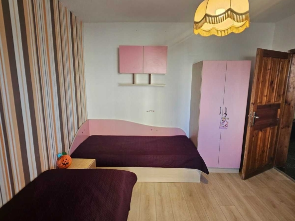 Дава се под наем Двустаен апартамент в Бургас, Славейков - 60 кв.м за 204 € - Снимка #1