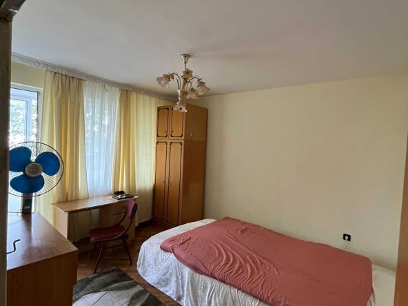 Дава се под наем Едностаен апартамент в Бургас, Център - 33 кв.м за 150 € - Снимка #1