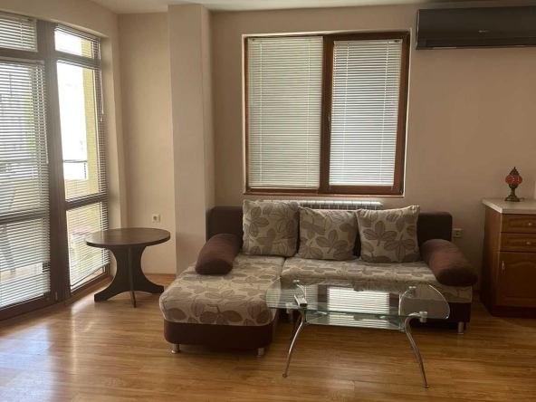 Дава се под наем Тристаен апартамент в Бургас, Център - 110 кв.м за 382.5 € - Снимка #1