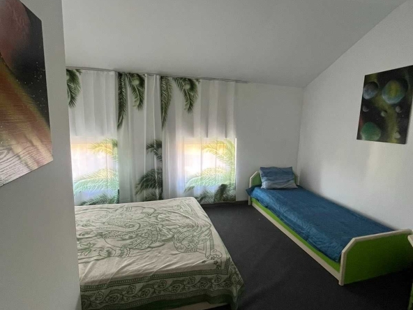 Дава се под наем Едностаен апартамент в Бургас, Център - 30 кв.м за 175 € - Снимка #1