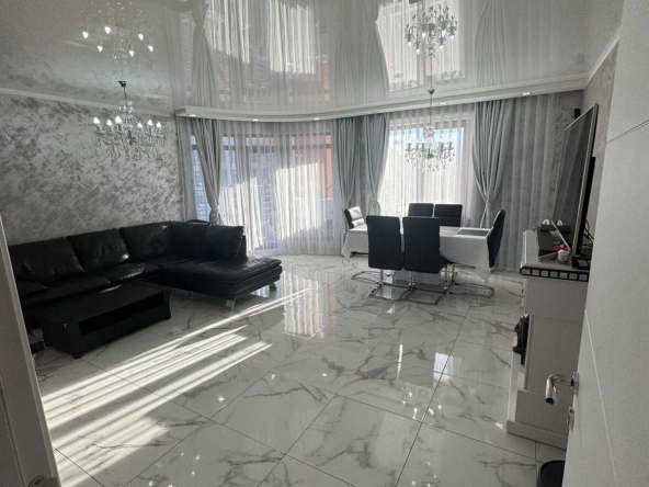 Многостаен апартамент в Пловдив, Остромила - 179 кв.м за 1671 €/кв.м - Снимка #1