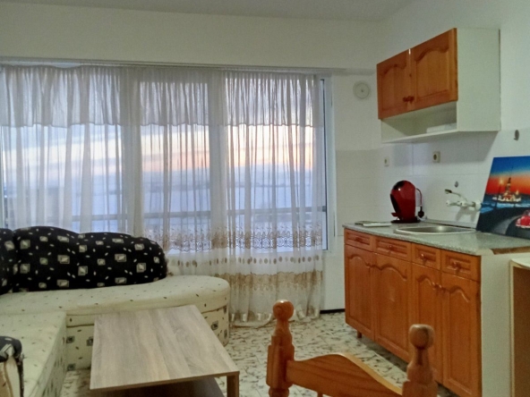 Дава се под наем Двустаен апартамент в Хасково, Каменни - 42 кв.м за 117.3 € - Снимка #1