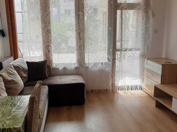 Дава се под наем Едностаен апартамент в Бургас, Център - 50 кв.м за 229.5 € - Снимка #1