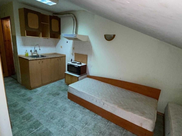 Дава се под наем Едностаен апартамент в Бургас, Център - 19 кв.м за 150 € - Снимка #1